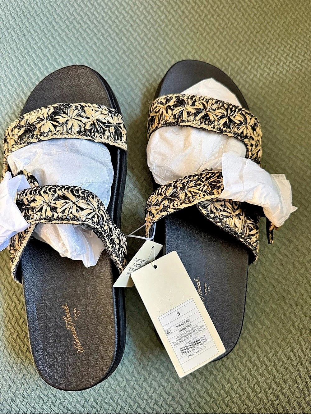 Universal Thread Floral Embellished Sandals Black & Gold US 9 NWT